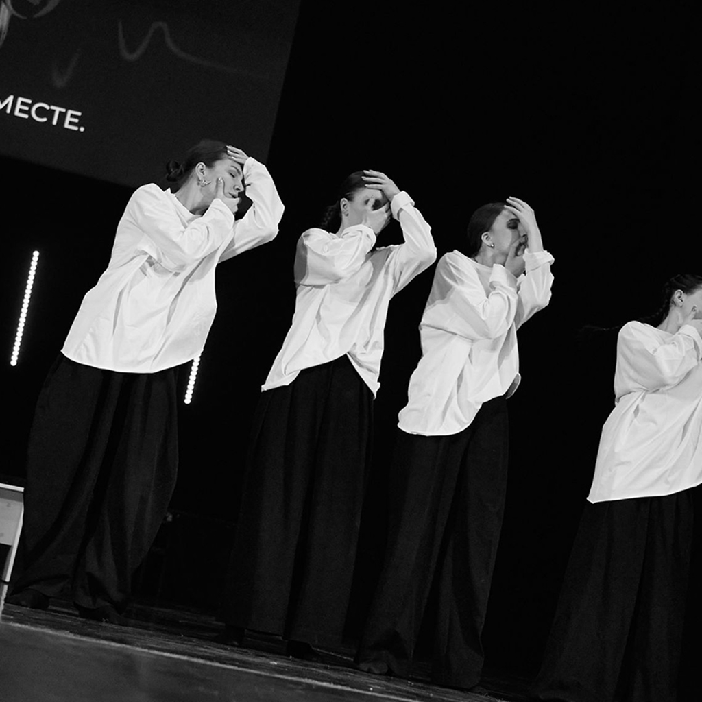 Ban 2 Dance Studio Play
